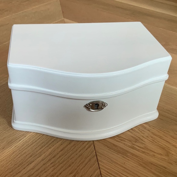 Pottery Barn Kids Abigail Cream Jewelry Box Large - Picture 5 of 12